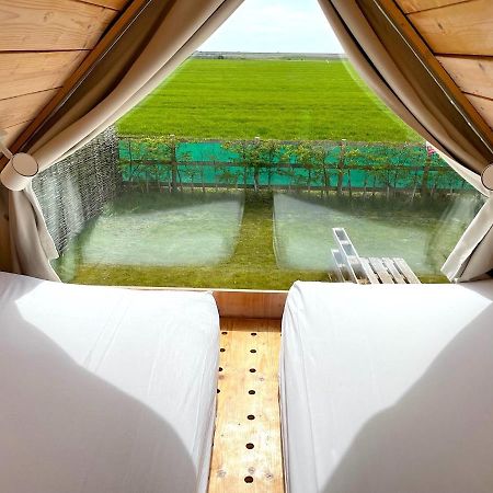 Lushna 8 Petite At Lee Wick Farm Cottages And Glamping Клактън он Сий Екстериор снимка