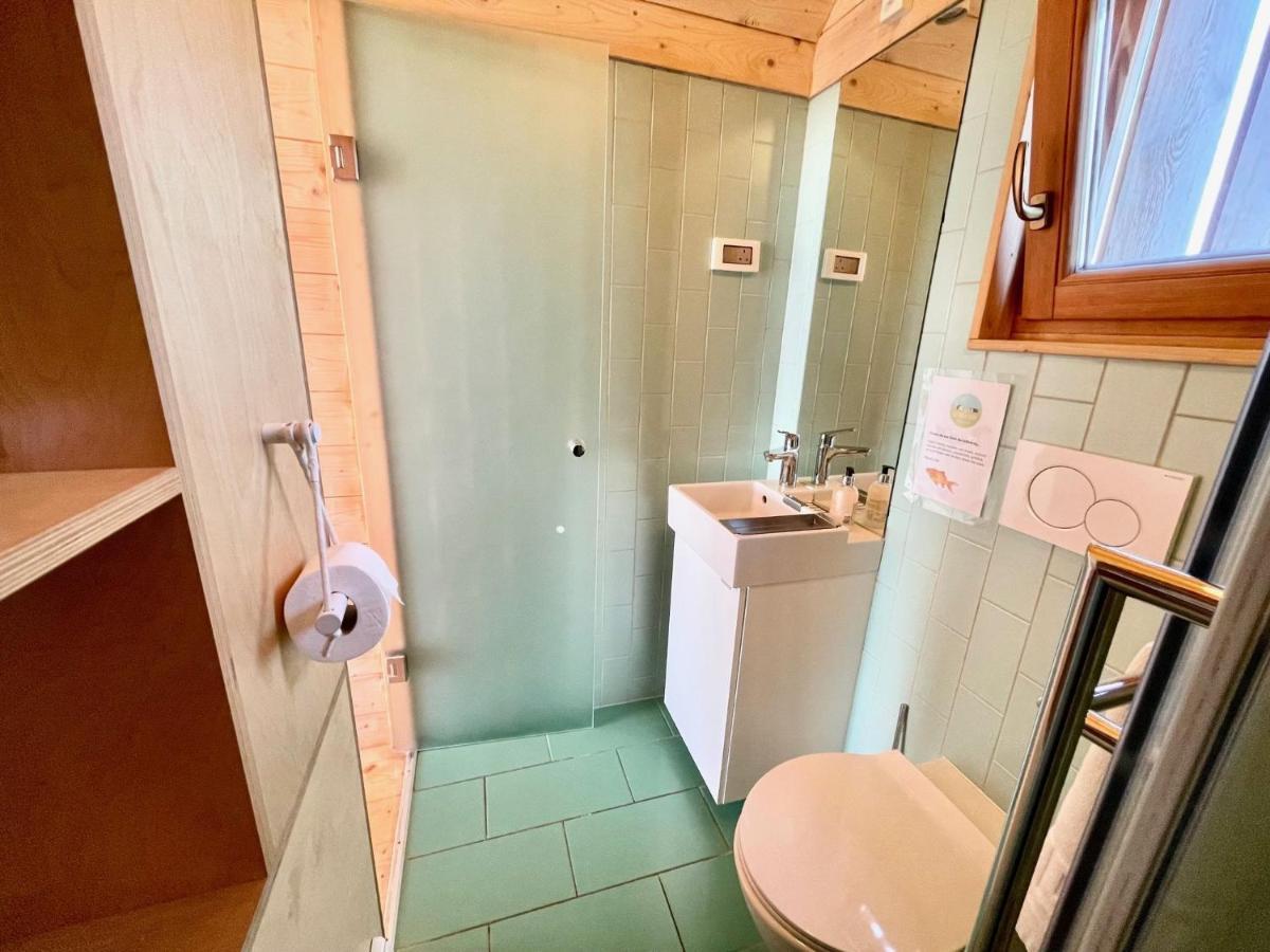 Lushna 8 Petite At Lee Wick Farm Cottages And Glamping Клактън он Сий Екстериор снимка