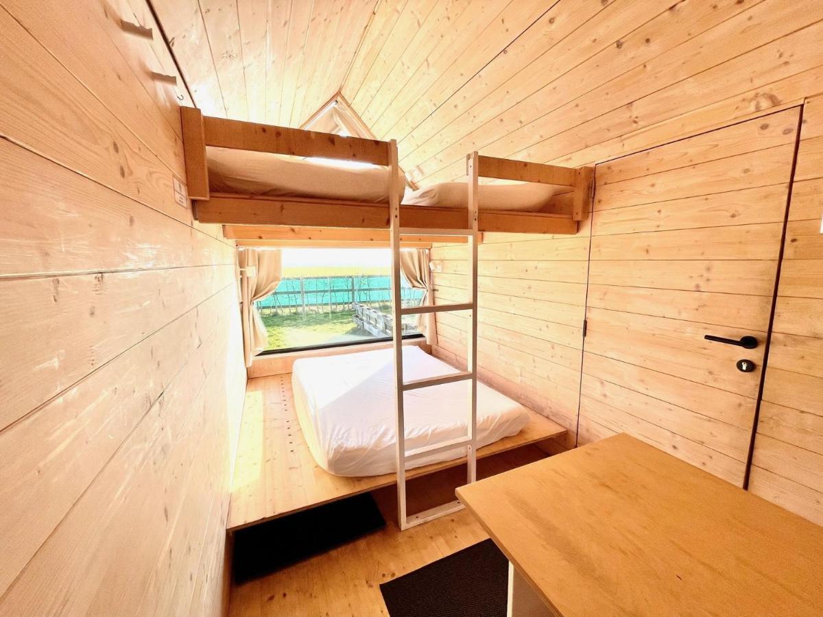 Lushna 8 Petite At Lee Wick Farm Cottages And Glamping Клактън он Сий Екстериор снимка