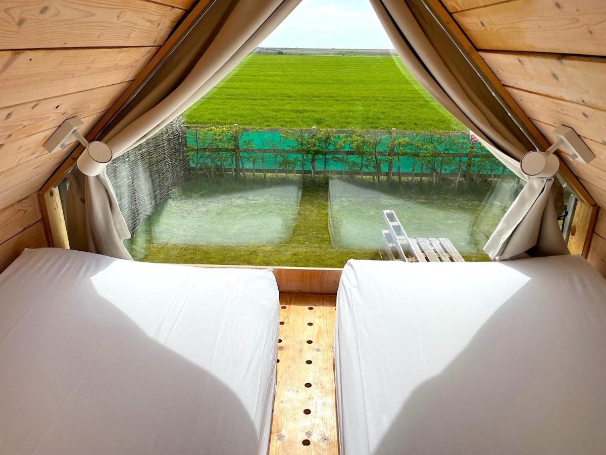 Lushna 8 Petite At Lee Wick Farm Cottages And Glamping Клактън он Сий Екстериор снимка