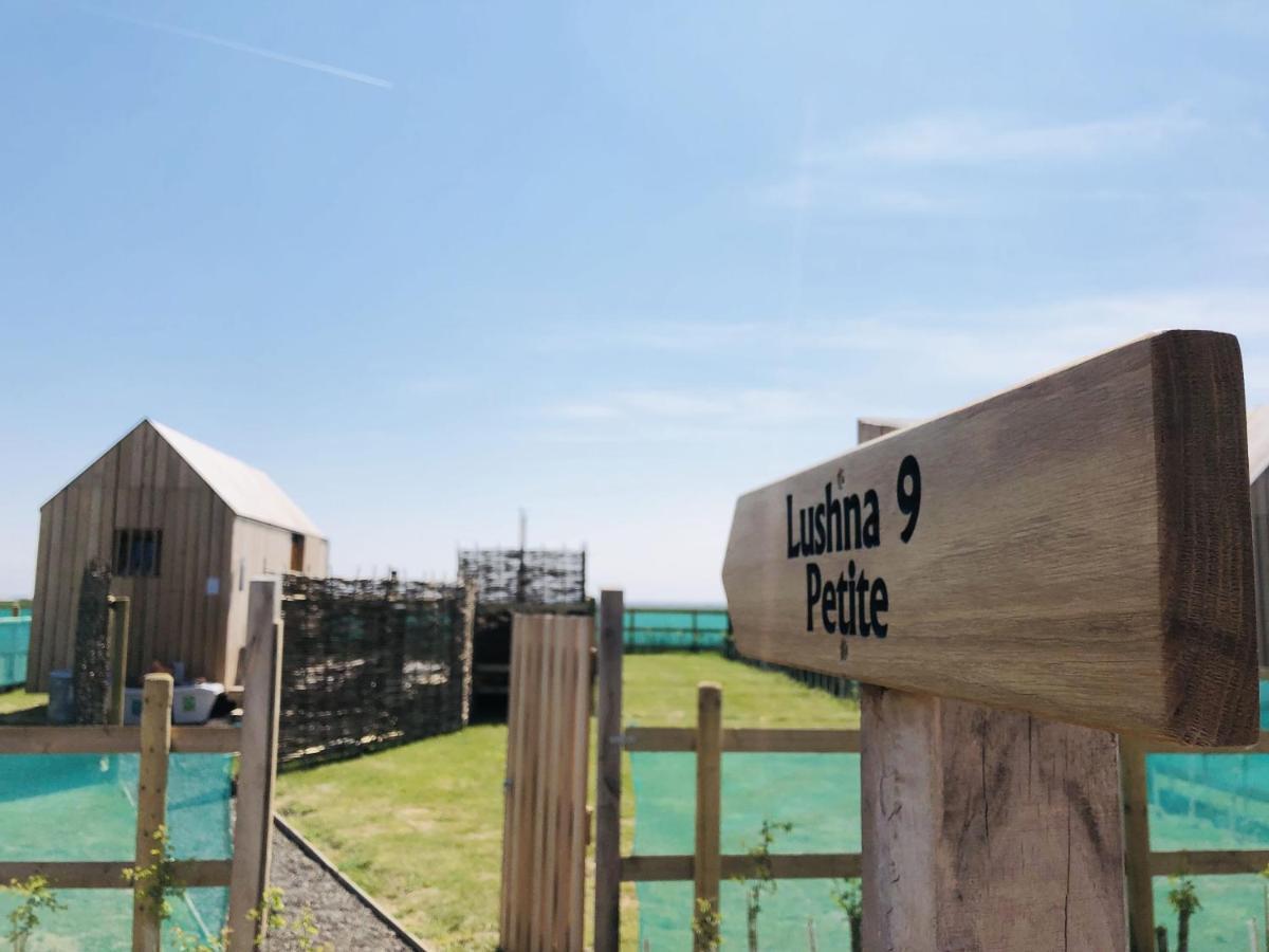 Lushna 8 Petite At Lee Wick Farm Cottages And Glamping Клактън он Сий Екстериор снимка